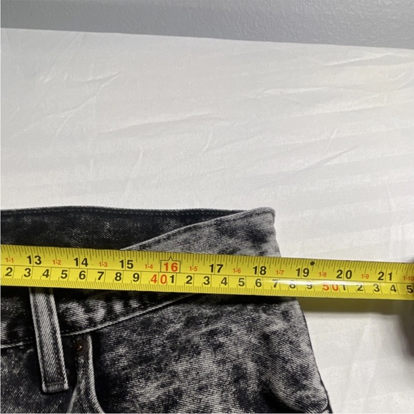 Levi's Black Acid Wash Denim Shorts - Picture 4 of 9